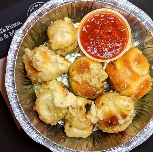 Garlic Knots (6 Pieces).