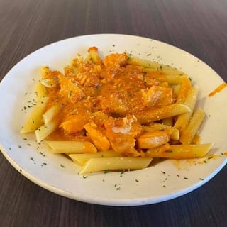 Pasta with Chicken in Vodka Sauce