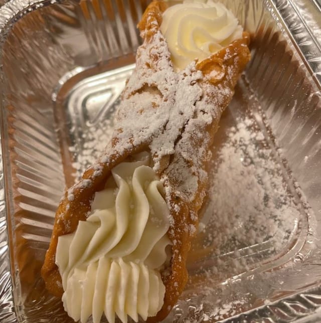 Cannoli (Large).